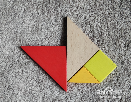 俯身拍翅的鸭子用七巧板怎么拼接？