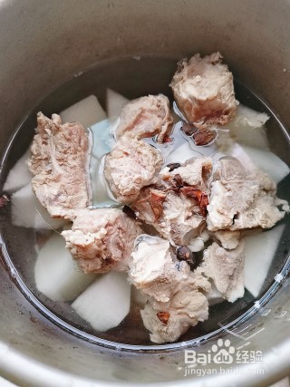 营养美味的白萝卜排骨汤