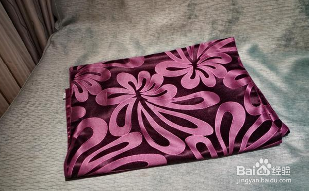 为什么酒店的床尾要放一块布?