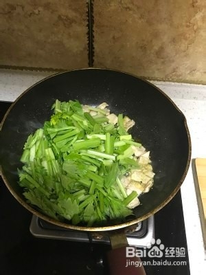 芹菜炒粉条【超好吃超下饭】