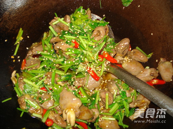 芫爆鸡心的做法