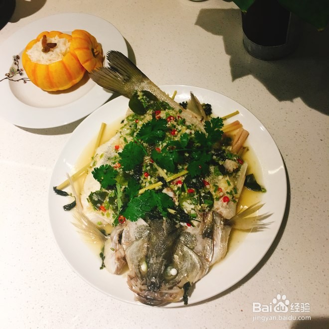 怎么做柠香辣味鲈鱼