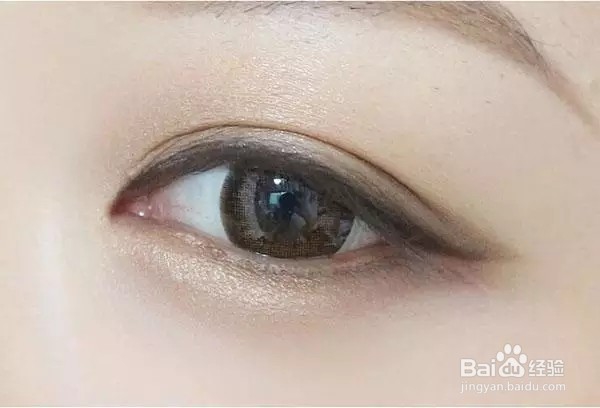眼部化妆详细步骤？