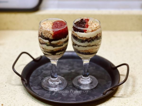 草莓酱奶酪三色木糠杯