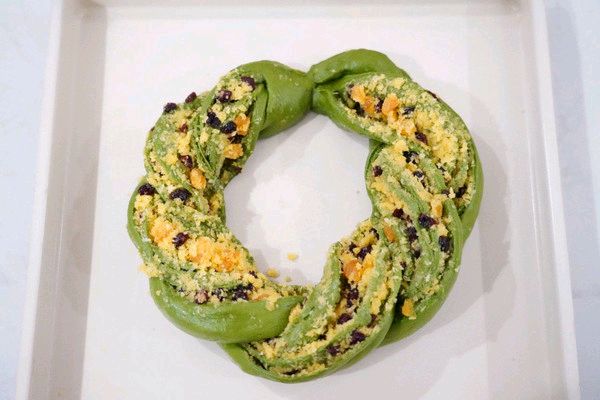 缤纷抹茶花环面包