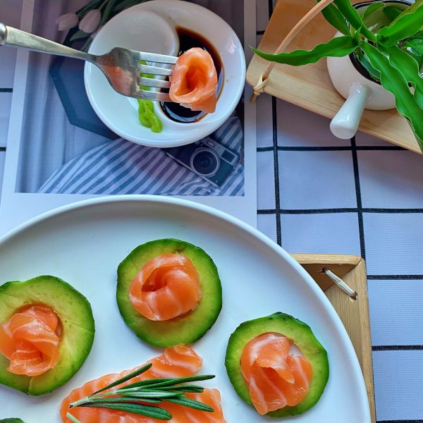 牛油果三文鱼刺身