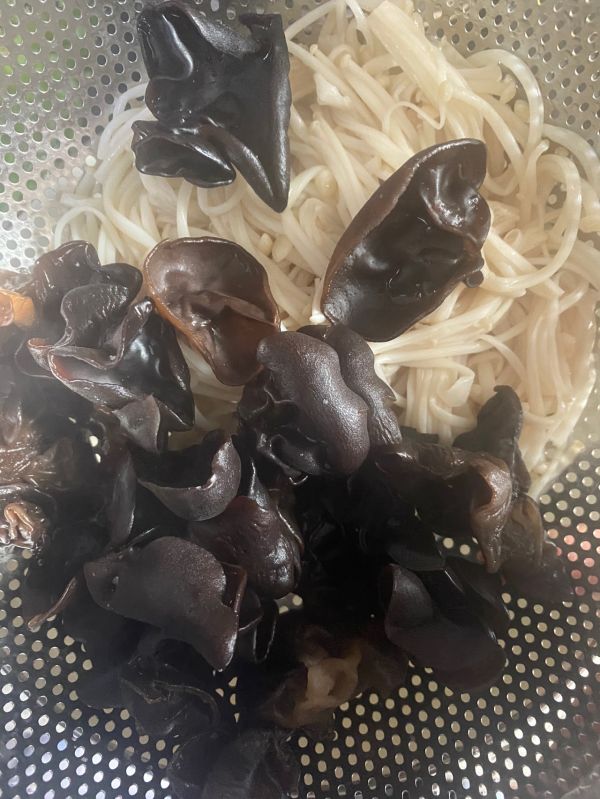 凉拌藤椒金针菇木耳