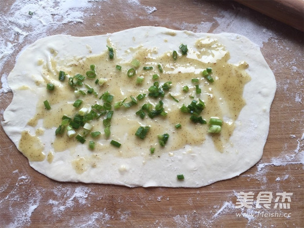 五香葱油饼的做法