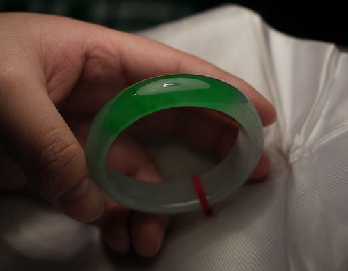 怎样保养翡翠玉器手镯？经验全攻略