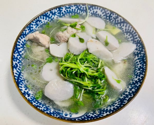 排骨芋艿鸡毛菜汤