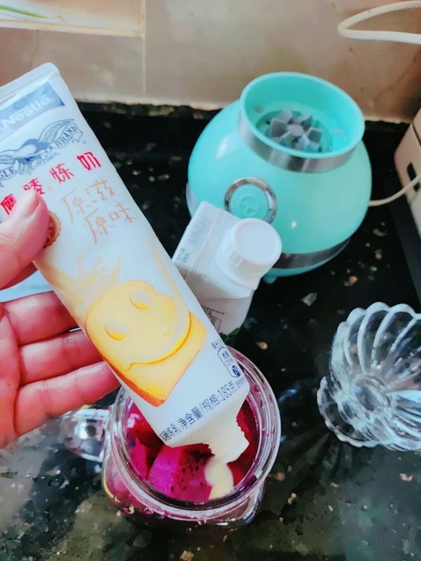 香甜火龙果奶昔