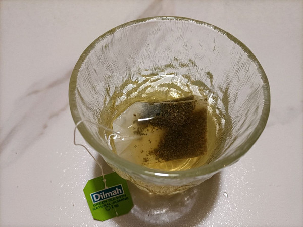 茉莉绿茶桃桃饮