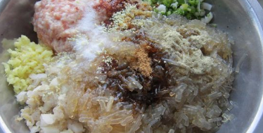 酸菜粉条肉包怎么做?