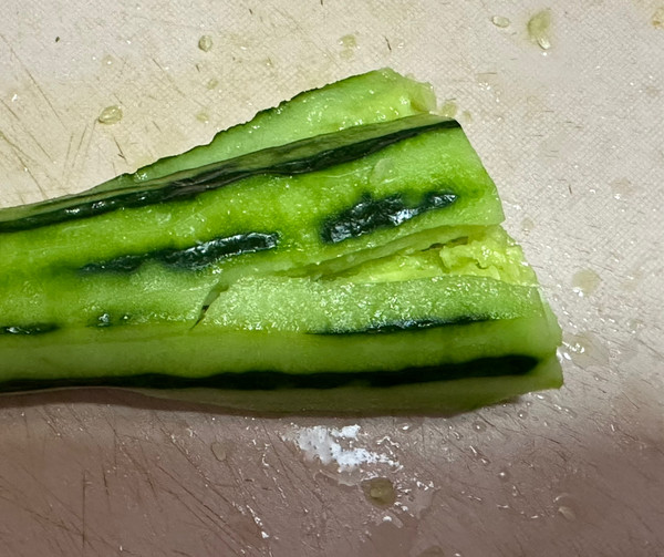 凉菜捞汁青瓜拌花生