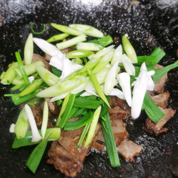 家常爆炒卤牛肉