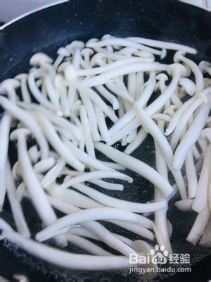 鲜嫩白玉菇真好吃