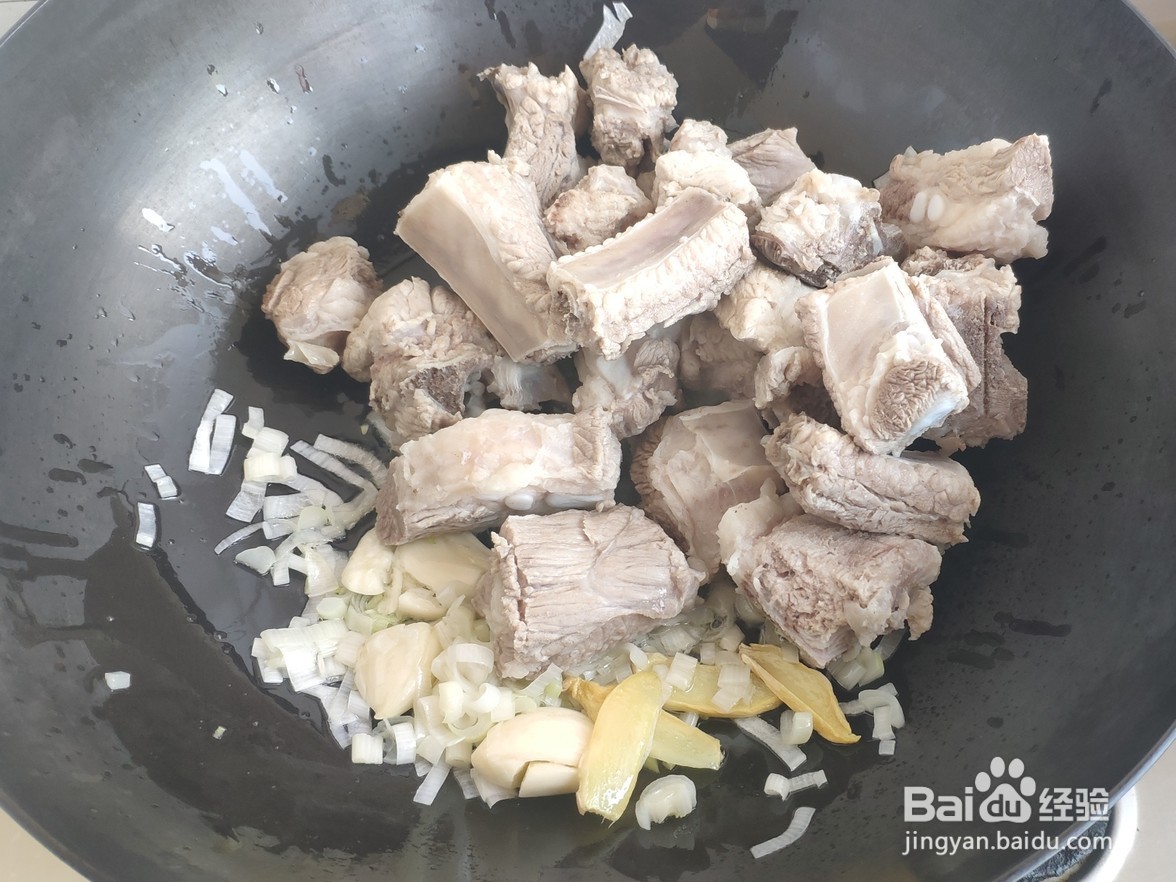 如何制作糖醋排骨？