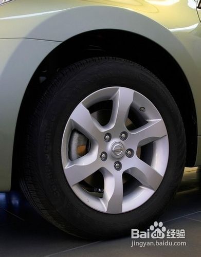 八个步骤轻松更换汽车轮胎