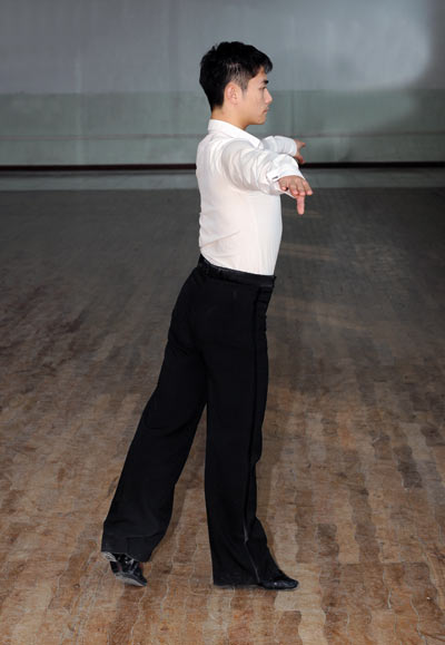 恰恰前进锁步技法剖析，五步让拉丁舞菜鸟变专家