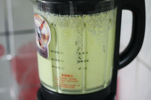 燕麦牛油果奶昔