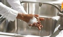 被钉子扎了怎么办