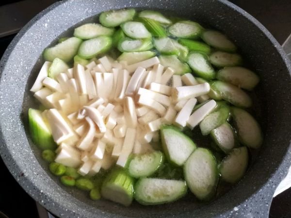 丝瓜毛豆豆腐羹