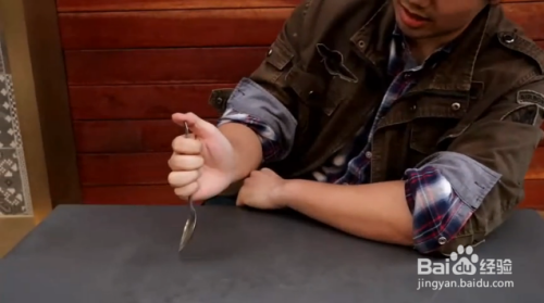 关于勺子变弯的魔术