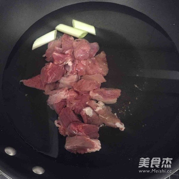土豆炖牛肉的做法