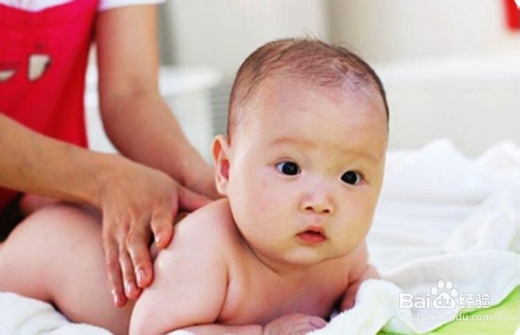 宝宝按摩好处多多