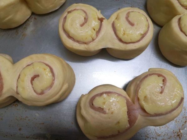 培根芝士拉丝面包