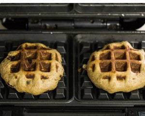 黑芝麻华夫饼的做法