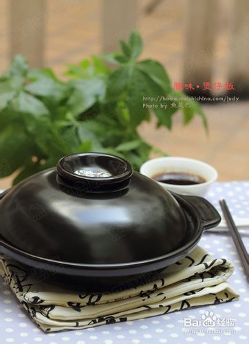 广式腊味煲仔饭