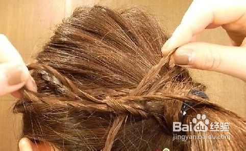 马尾+辫子的混搭扎发让你浪漫的度过七夕