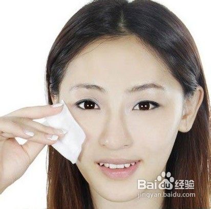 化妆水怎么用更有效 简单三步拍出水润嫩肌