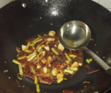 干锅鱿鱼虾的做法