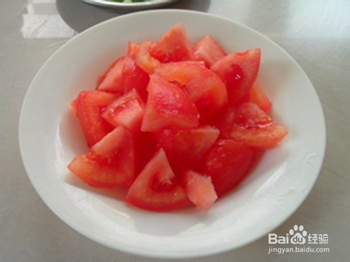 轻松几步剥番茄皮:茄汁藕丁