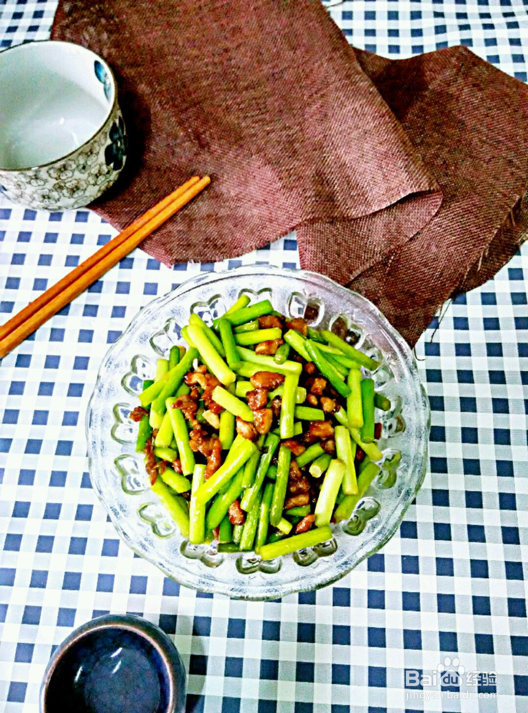 蒜苔炒肉丁的做法