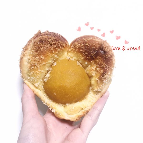 黄桃椰蓉心形面包