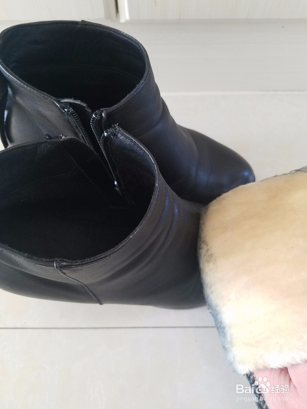 怎样给皮鞋打油