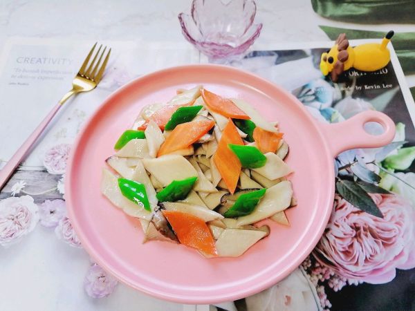 胡萝卜炒杏鲍菇