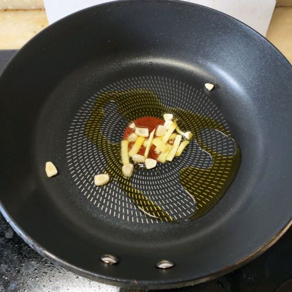 泡椒藕带炒鸡胗