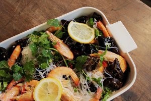 怎么做越式鲜虾木耳粉丝沙拉