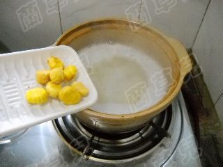 枸杞栗子银耳羹