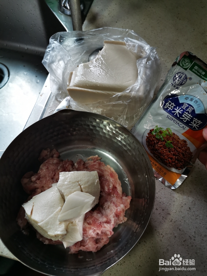 适合懒人做的榨菜圆子丝瓜汤