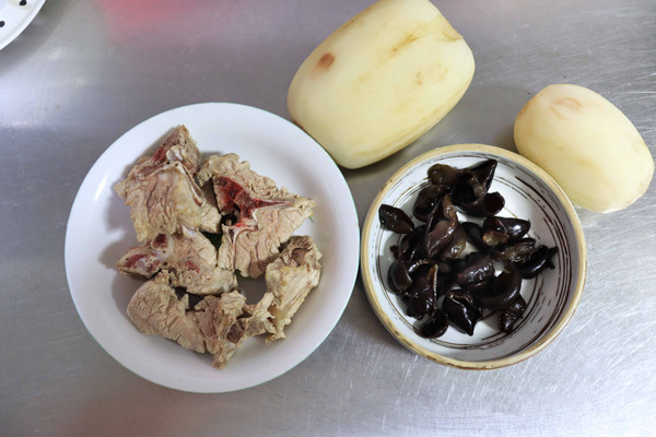 腔骨莲藕木耳汤