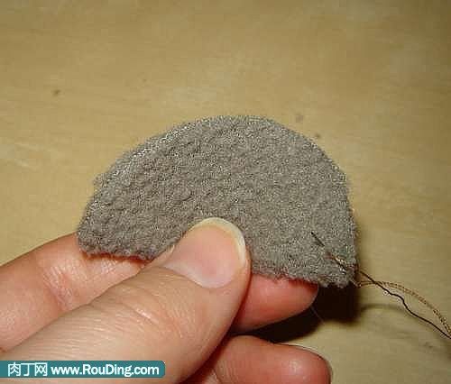 怎样用旧衣服改造DIY小熊袜子拖鞋？