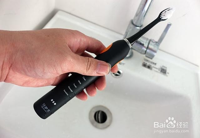 电动牙刷的使用 如何确保日常牙齿洁净