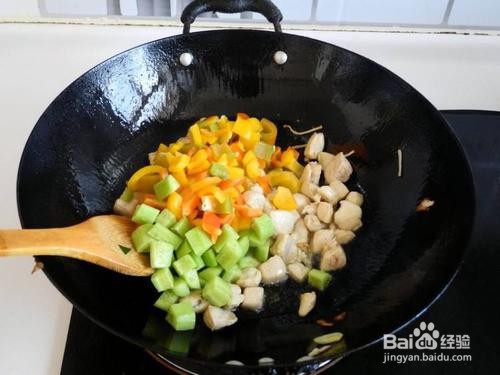 如何制作简单方便的土豆火腿芝士焗饭