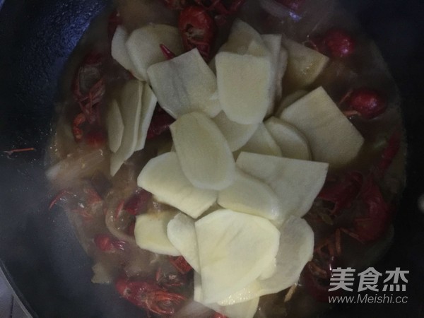 媲美餐馆 十三香小龙虾