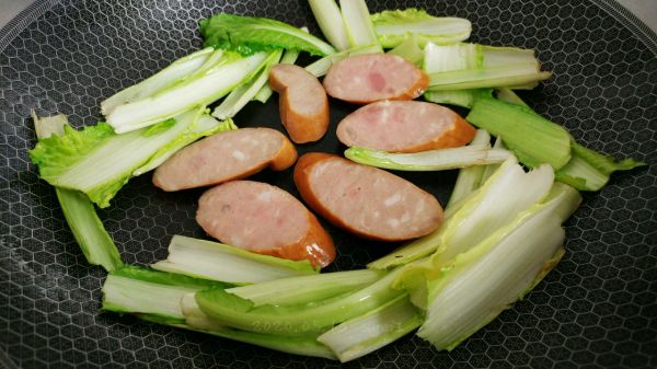 红肠豆腐小白菜